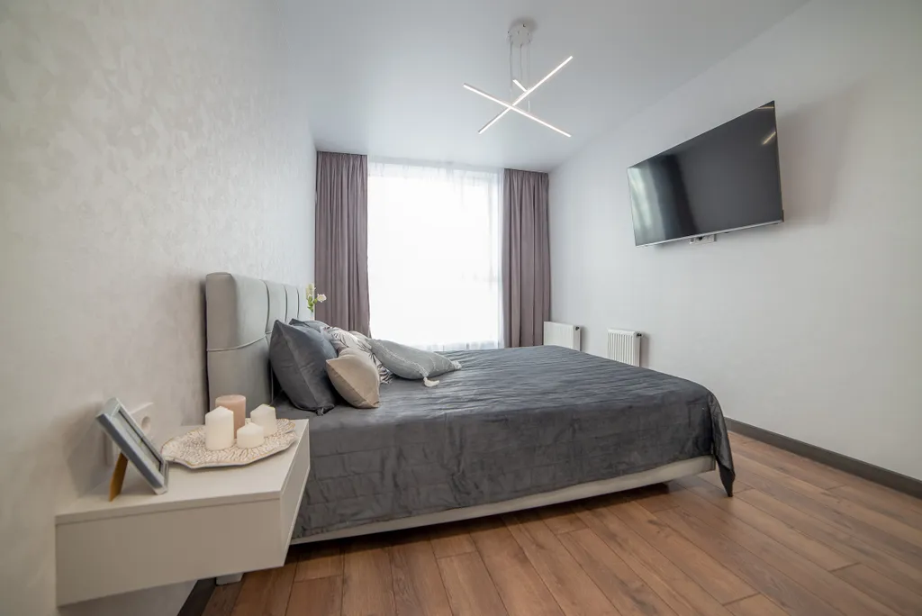 Квартира однокомнатная в Кировском, 50 м², Екатеринбург — спальня, фото 2