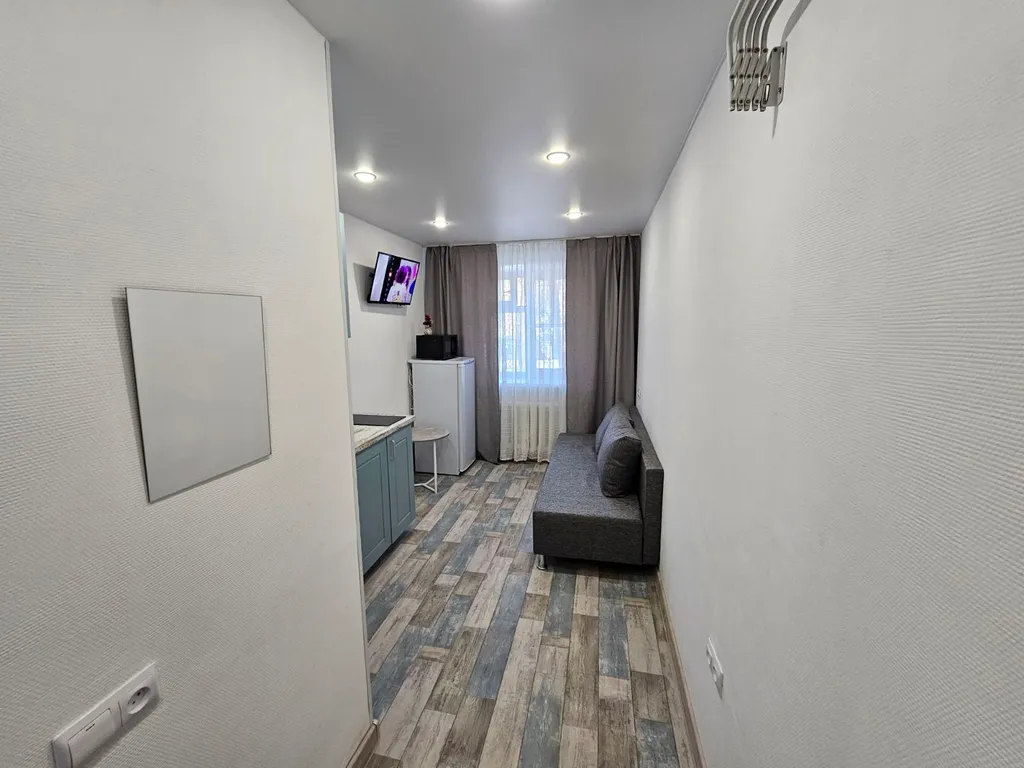 Студия однокомнатная на улице Киевской, 18 м², Тюмень — спальня, фото 2