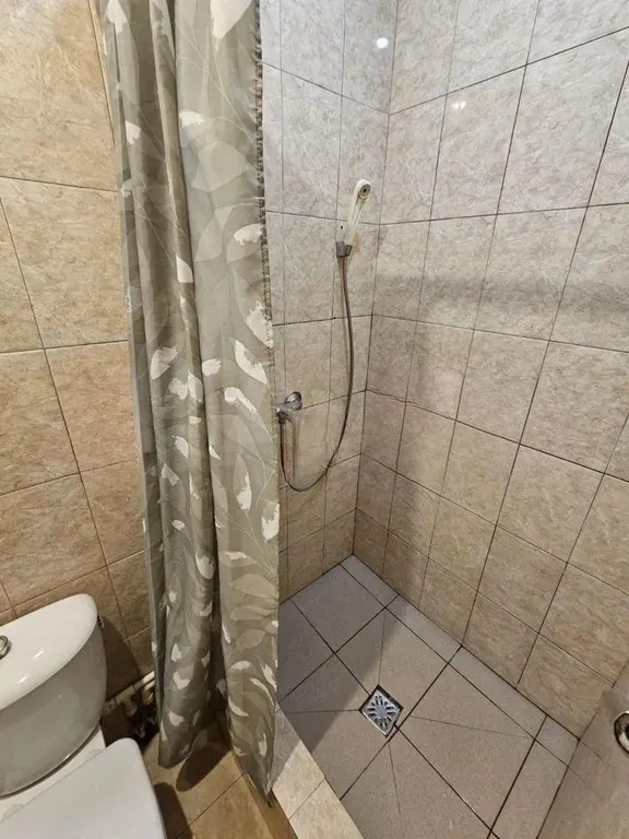 Студия однокомнатная на улице Киевской, 18 м², Тюмень — ванная комната