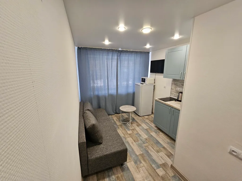 Студия однокомнатная на улице Киевской, 18 м², Тюмень — кухня, фото 2