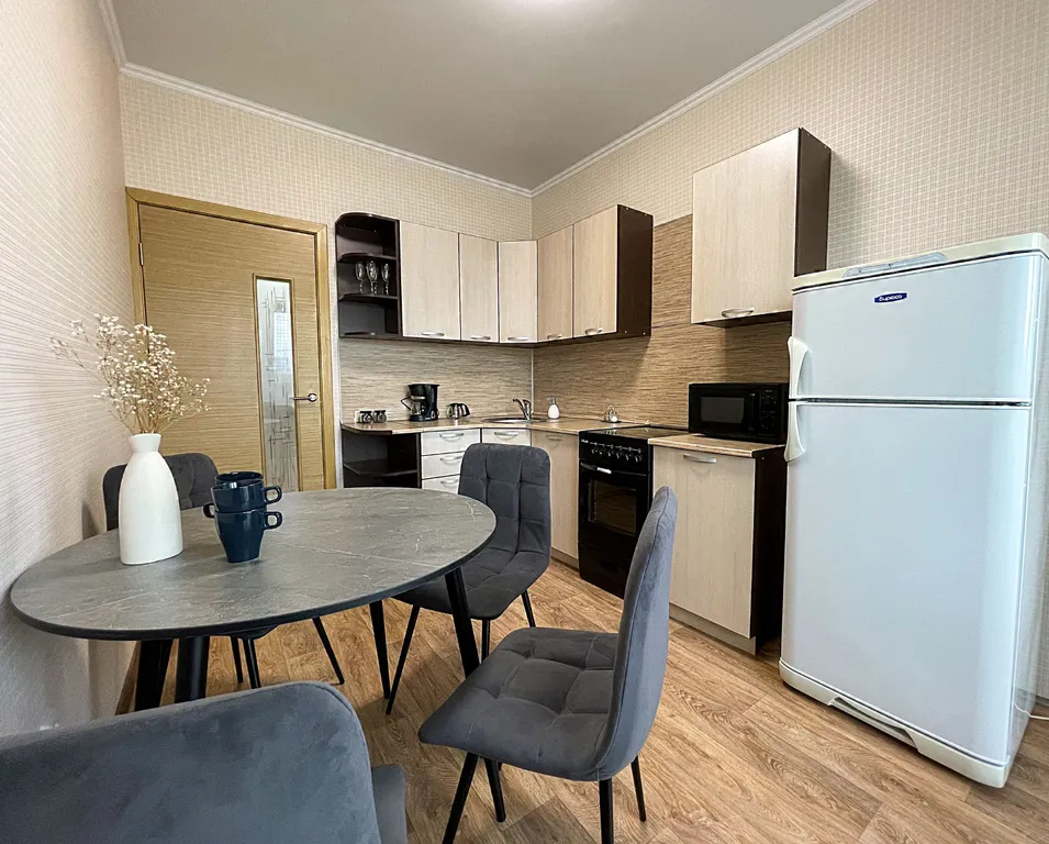 Квартира однокомнатная на улице Московском Тракте, 48 м², Тюмень — кухня, фото 4