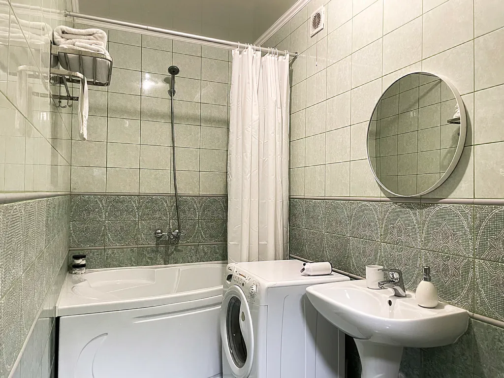 Квартира однокомнатная на улице Московском Тракте, 48 м², Тюмень — ванная комната