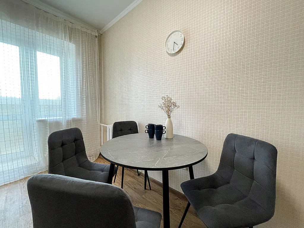 Квартира однокомнатная на улице Московском Тракте, 48 м², Тюмень — кухня, фото 6