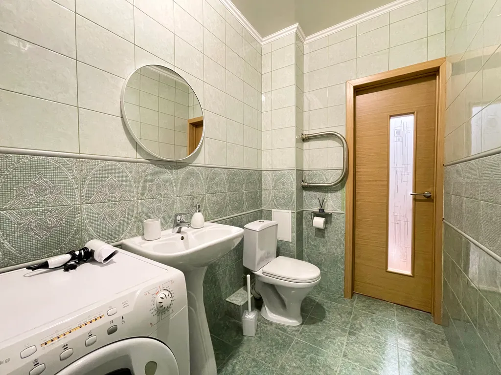 Квартира однокомнатная на улице Московском Тракте, 48 м², Тюмень — ванная комната, фото 2