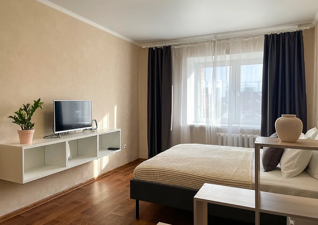 Квартира однокомнатная на улице Московском Тракте, 48 м², Тюмень — спальня, фото 3