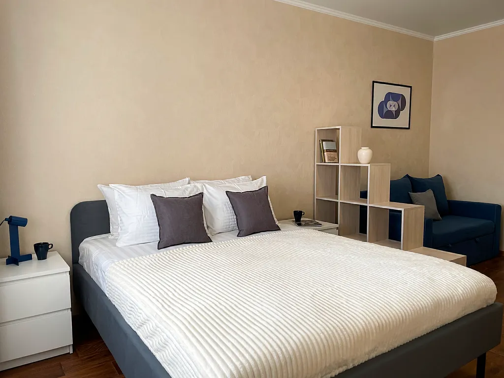 Квартира однокомнатная на улице Московском Тракте, 48 м², Тюмень — спальня, фото 4