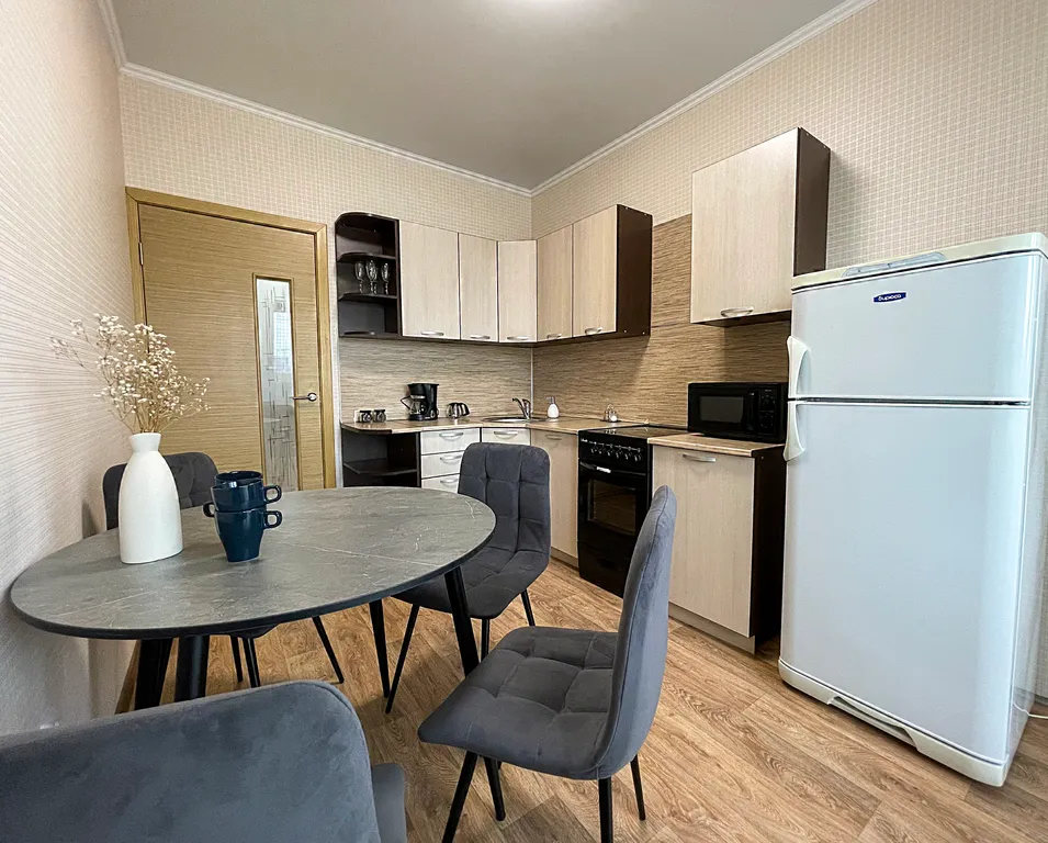 Квартира однокомнатная на улице Московском Тракте, 48 м², Тюмень — кухня