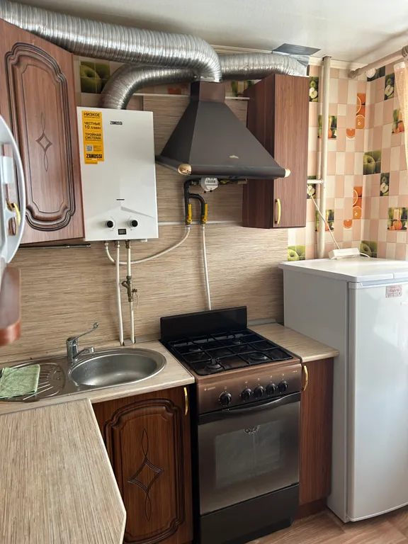 Квартира однокомнатная на улице Свердлова, 30 м², Шадринск — кухня