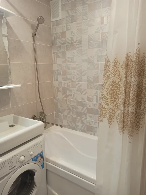 Апартаменты двухкомнатные на улице Героя Советского Союза Усилова, 40 м², Нижний Новгород — ванная комната, фото 2