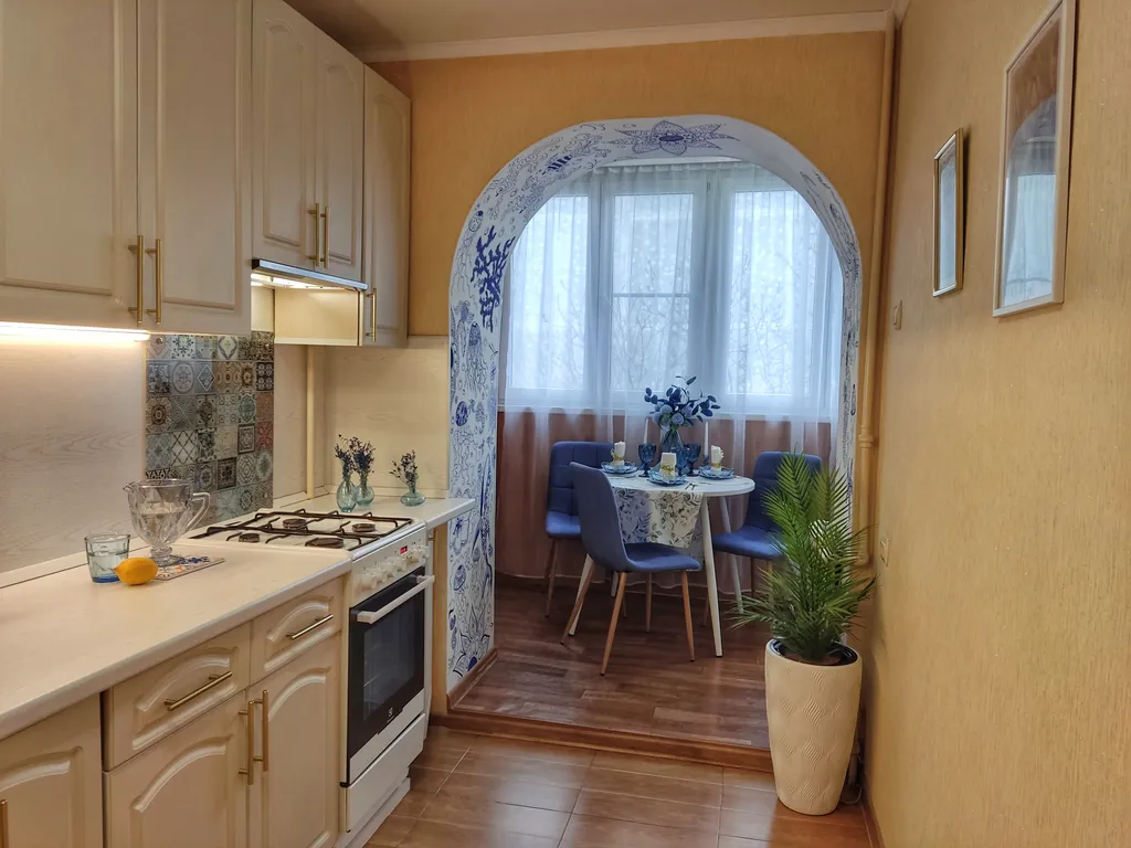 Квартира двухкомнатная на улице Пирогова, 64 м², Пятигорск — кухня, фото 2