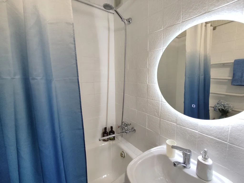 Квартира двухкомнатная на улице Пирогова, 64 м², Пятигорск — ванная комната, фото 2