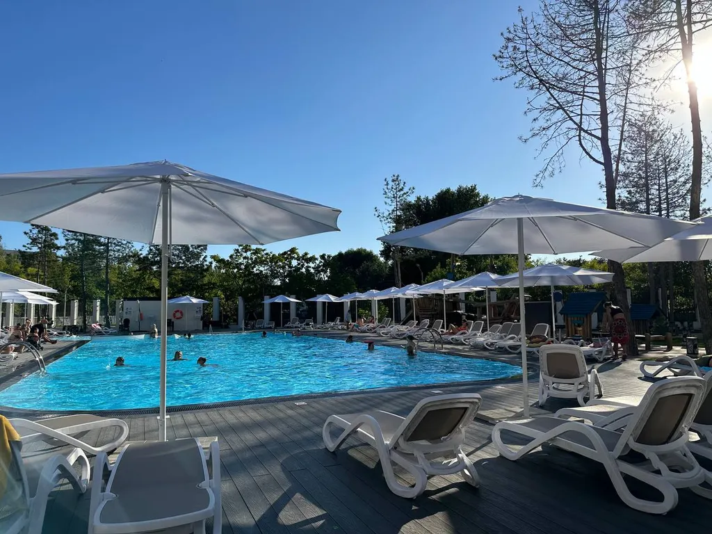 Апартаменты с бассейном в 5 минутах от чистого моря, дюн и дельфинария