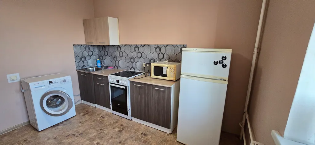 Квартира однокомнатная на улице Сурнова, 40 м², Иркутск — кухня, фото 3