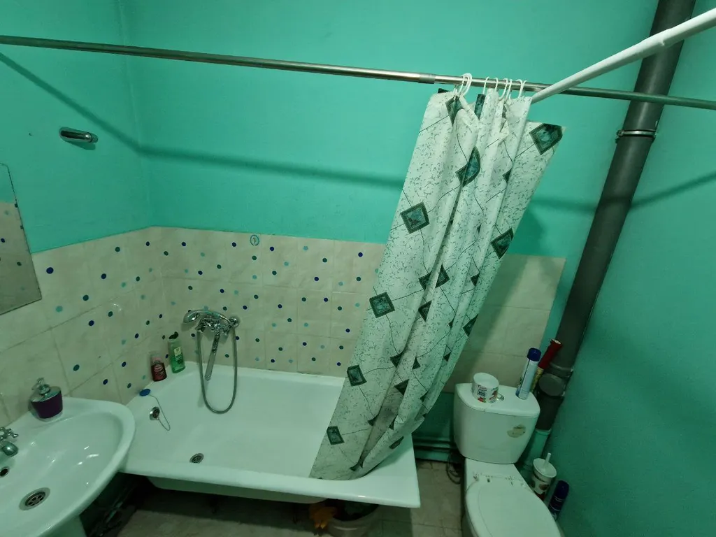 Квартира однокомнатная на улице Сурнова, 40 м², Иркутск — ванная комната, фото 2