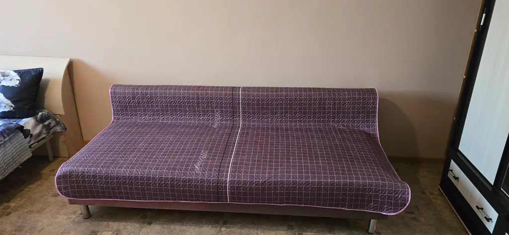 Квартира однокомнатная на улице Сурнова, 40 м², Иркутск — спальня, фото 3