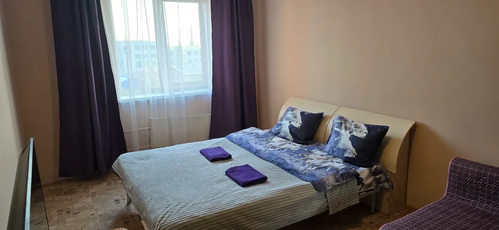 Квартира однокомнатная на улице Сурнова, 40 м², Иркутск — спальня, фото 5
