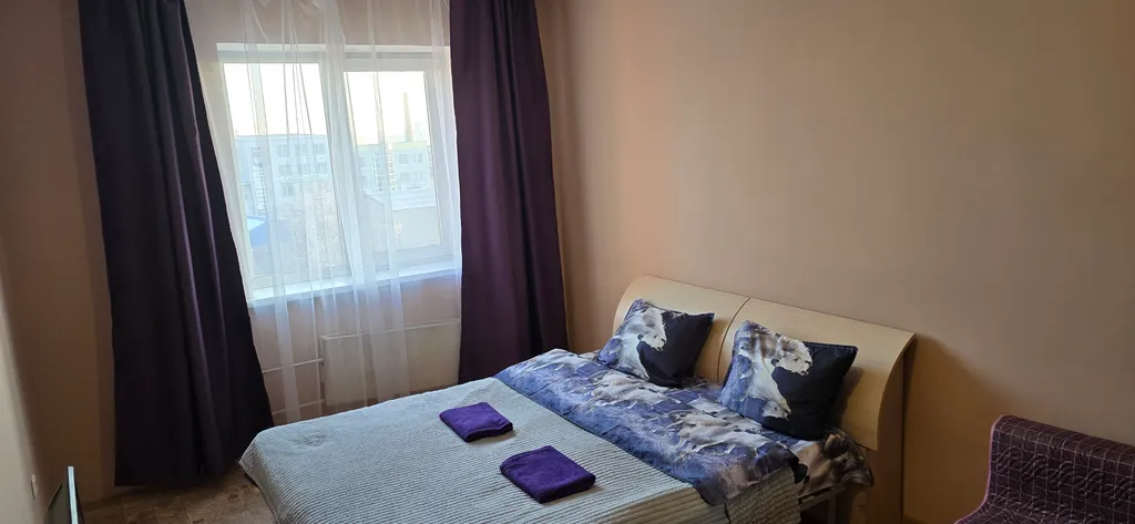 Квартира однокомнатная на улице Сурнова, 40 м², Иркутск — спальня, фото 7