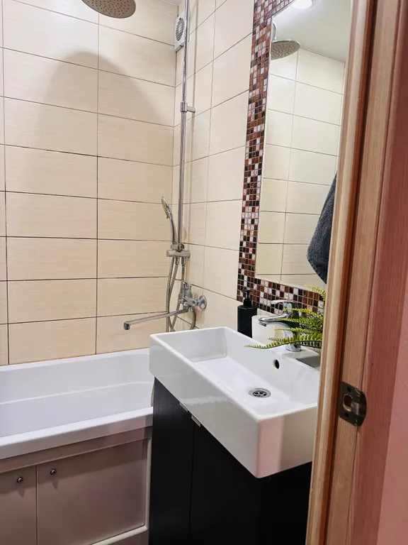 Квартира трёхкомнатная в Сормовском, 67 м², Нижний Новгород — ванная комната, фото 2