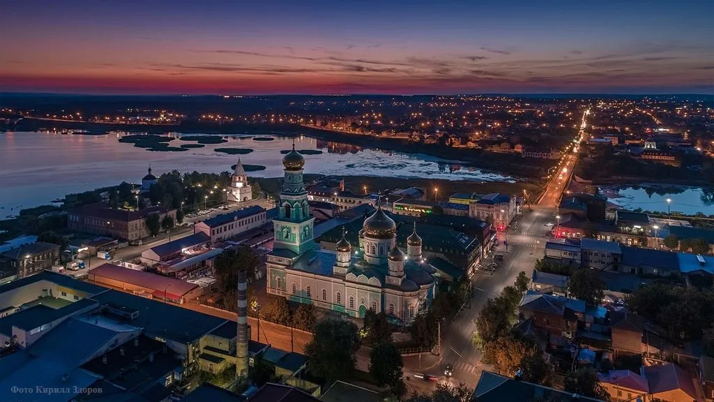Двухместный номер с 1 кроватью с видом на берег Волги и город — спальное место