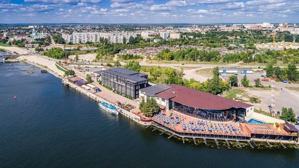 Двухместный номер с 1 кроватью с видом на берег Волги и город — вид из окна