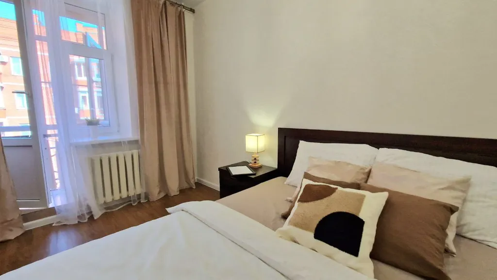 Квартира двухкомнатная у Кремлёвской, в Вахитовском, 72 м², Казань — спальня, фото 10