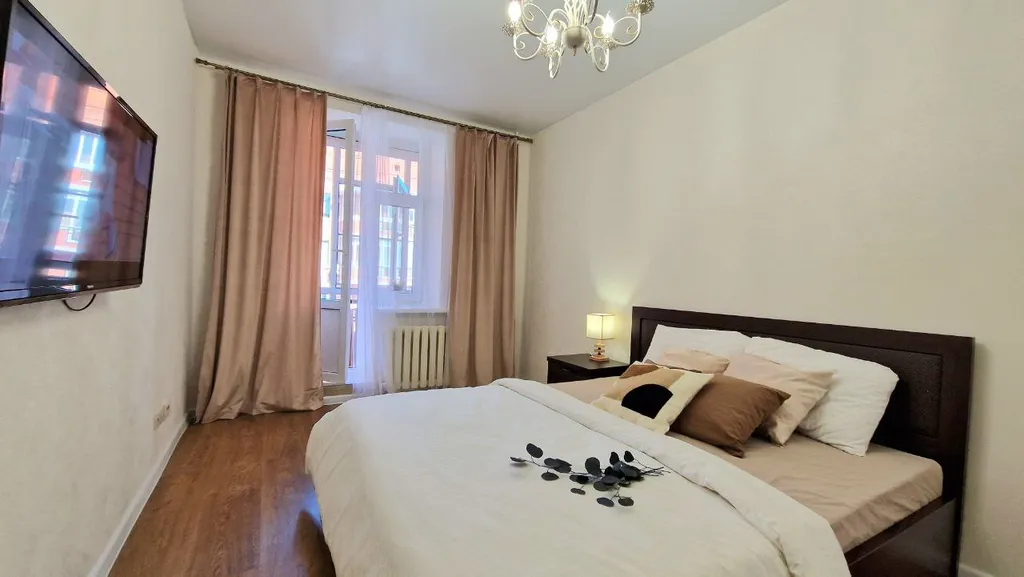Квартира двухкомнатная у Кремлёвской, в Вахитовском, 72 м², Казань — спальня, фото 3