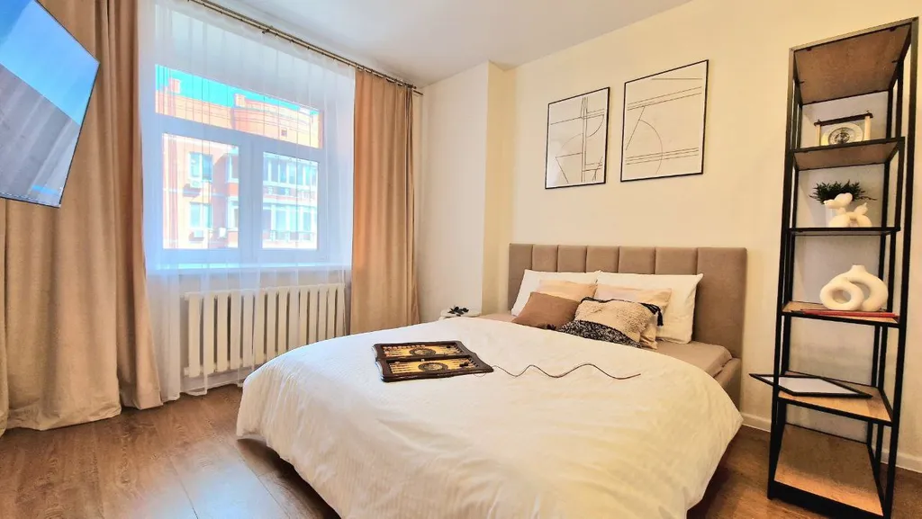 Квартира двухкомнатная у Кремлёвской, в Вахитовском, 72 м², Казань — спальня, фото 5