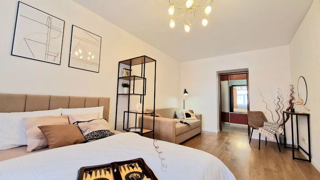 Квартира двухкомнатная у Кремлёвской, в Вахитовском, 72 м², Казань — спальня, фото 7