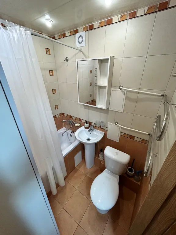 Квартира трёхкомнатная на улице Троллейбусной, 70 м², Симферополь — фото 7