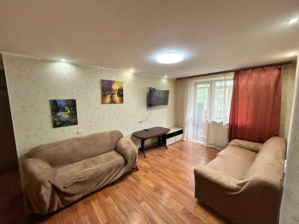 Квартира трёхкомнатная на улице Троллейбусной, 70 м², Симферополь — фото 8
