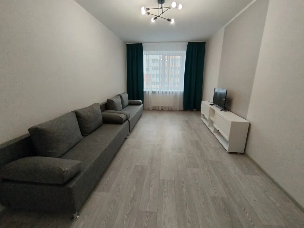 Квартира двухкомнатная на улице Завокзальной, 53 м², Великий Новгород — спальня, фото 2
