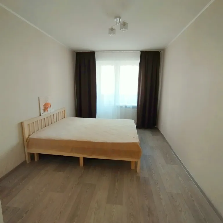 Квартира двухкомнатная на улице Завокзальной, 53 м², Великий Новгород — спальня, фото 3