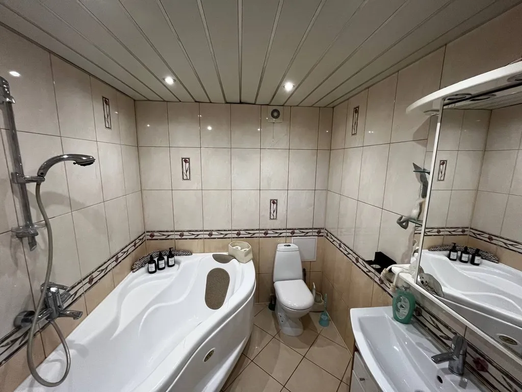 Квартира двухкомнатная в переулке Псковском, 65 м², Великий Новгород — фото 16
