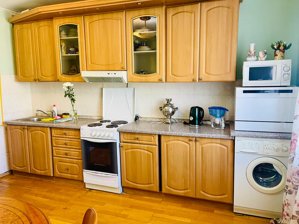 Квартира трёхкомнатная на улице Пржевальского, 89 м², Тюмень — кухня, фото 2