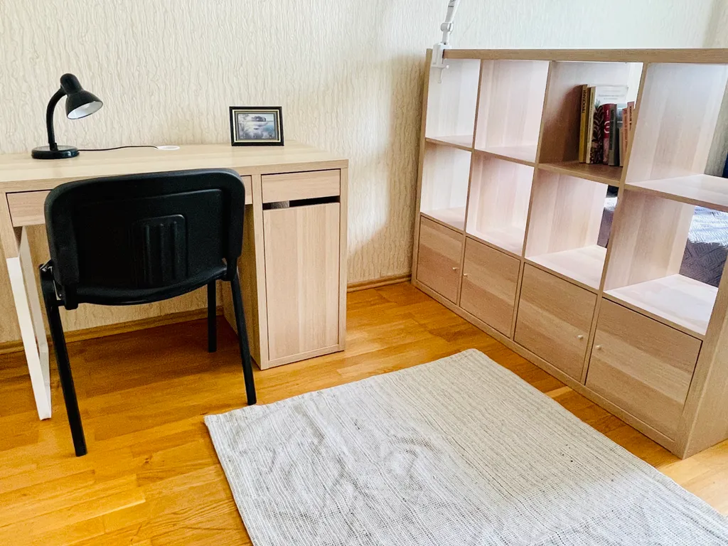 Квартира трёхкомнатная на улице Пржевальского, 89 м², Тюмень — спальня, фото 15