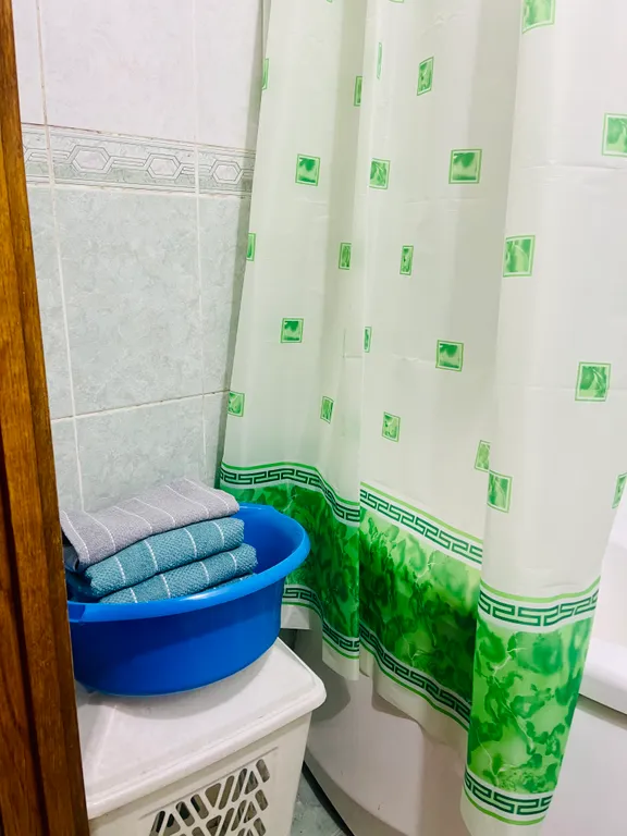 Квартира трёхкомнатная на улице Пржевальского, 89 м², Тюмень — ванная комната, фото 2