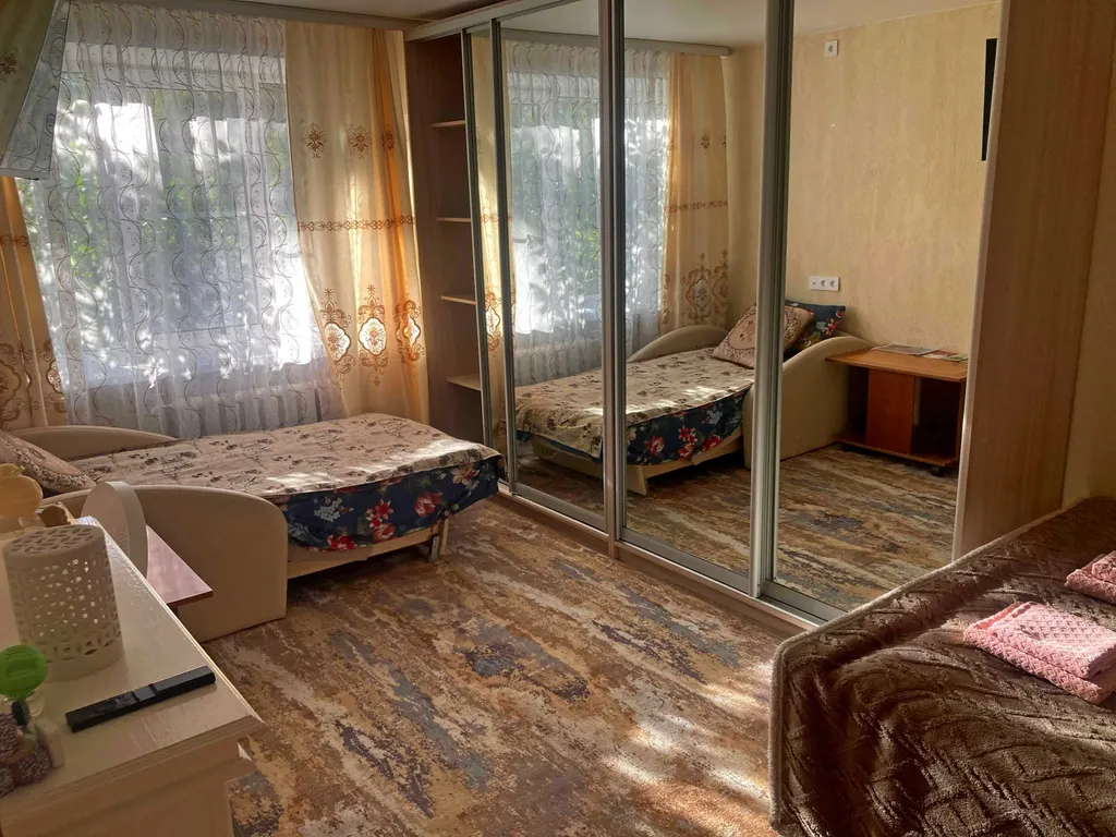 Квартира однокомнатная на улице Гостинодворской, 30 м², Старая Русса — спальня, фото 7