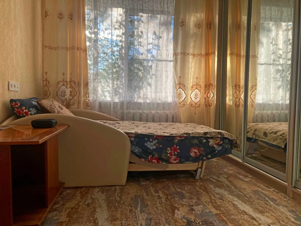 Квартира однокомнатная на улице Гостинодворской, 30 м², Старая Русса — спальня, фото 8