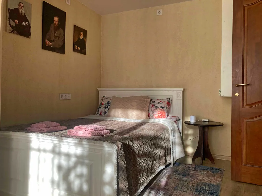 Квартира однокомнатная на улице Гостинодворской, 30 м², Старая Русса — спальня, фото 3
