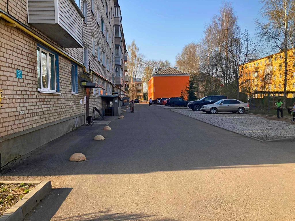 Квартира однокомнатная на улице Гостинодворской, 30 м², Старая Русса — двор