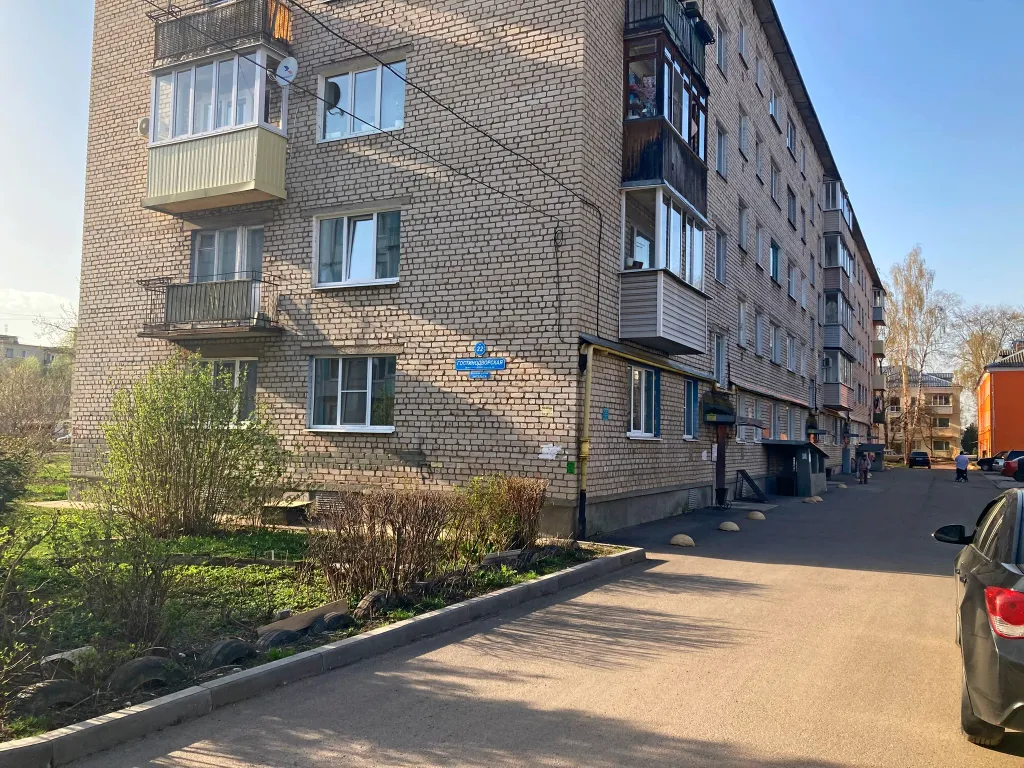 Квартира однокомнатная на улице Гостинодворской, 30 м², Старая Русса — двор, фото 2