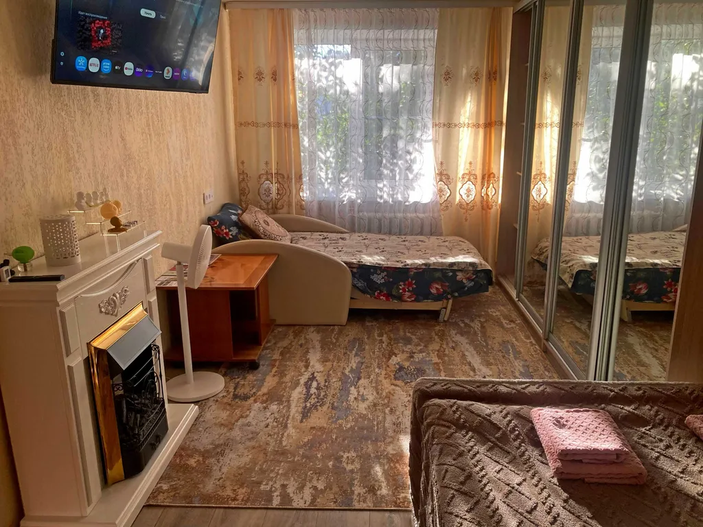 Квартира однокомнатная на улице Гостинодворской, 30 м², Старая Русса — спальня, фото 6