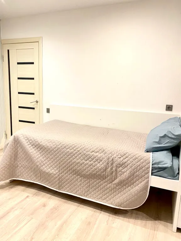 Квартира трёхкомнатная на проспекте Победы, 72 м², Кстово — спальня, фото 10