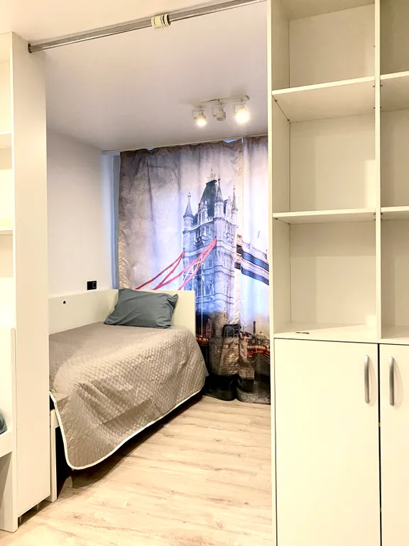 Квартира трёхкомнатная на проспекте Победы, 72 м², Кстово — спальня, фото 11