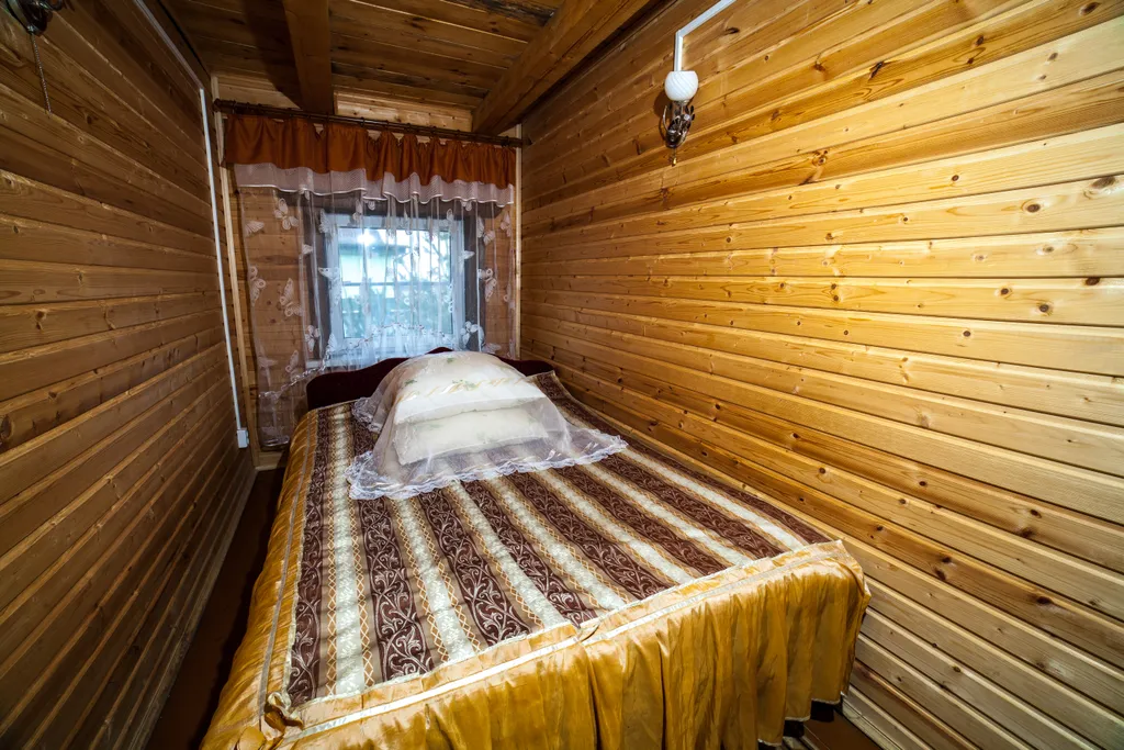Коттедж 21-местный в деревни Стрелке, 300 м², Великий Новгород — спальня, фото 6