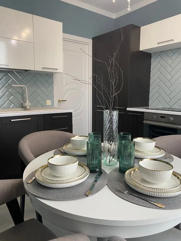 Квартира двухкомнатная в Ново-Савиновском, 61 м², Казань — кухня, фото 2