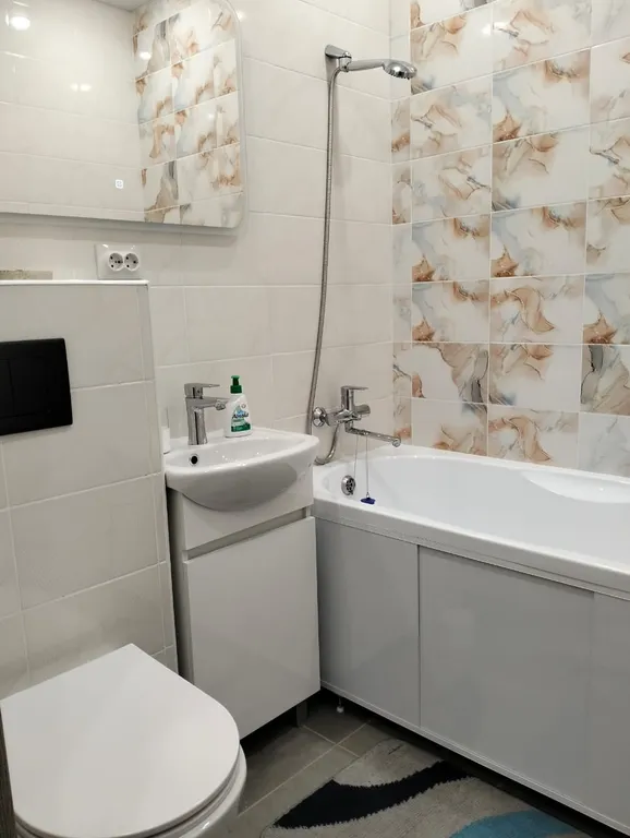 Квартира двухкомнатная на улице Мельникайте, 45 м², Тюмень — фото 15