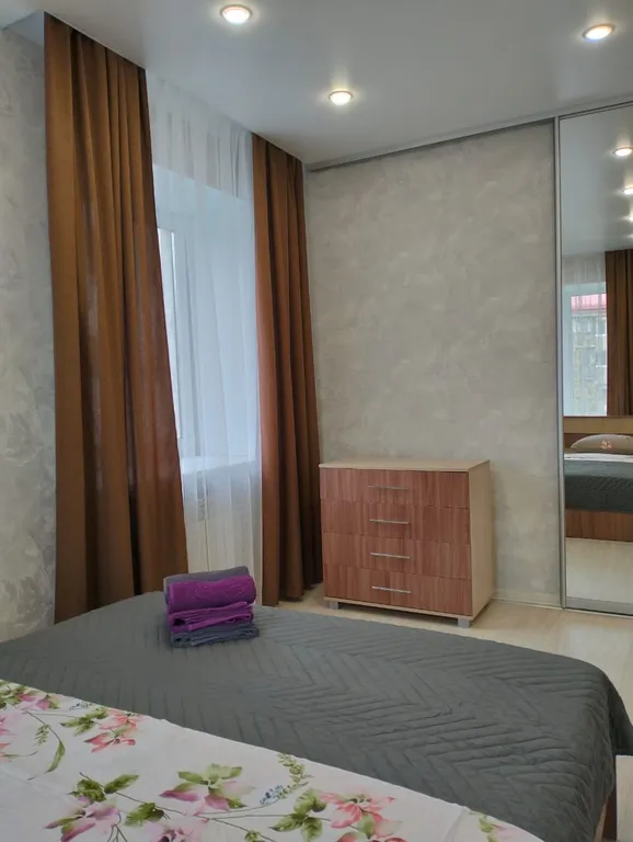 Квартира двухкомнатная на улице Мельникайте, 45 м², Тюмень — фото 3