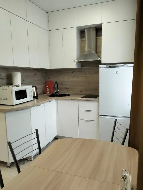 Квартира двухкомнатная на улице Мельникайте, 45 м², Тюмень — фото 8