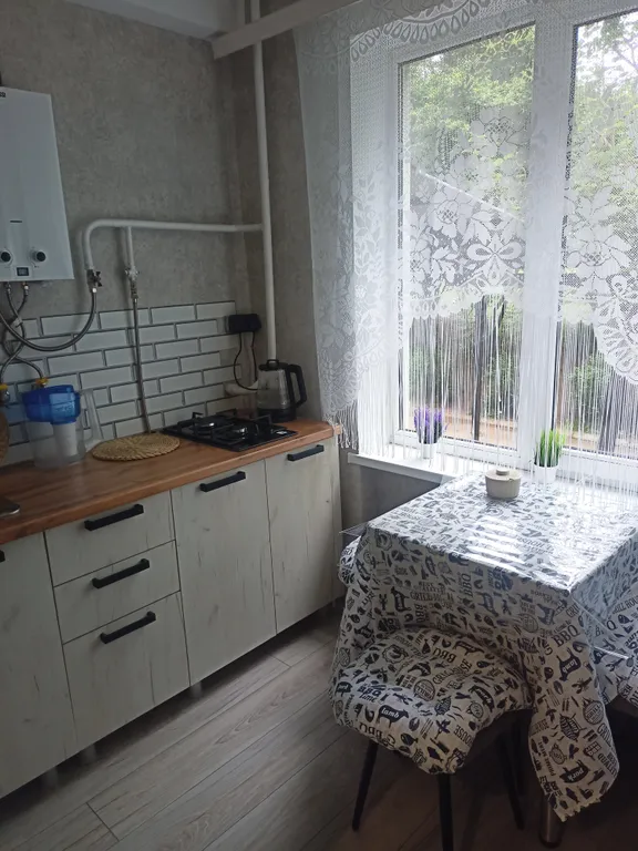 Квартира двухкомнатная на улице Героеве Медикове, 45 м², Кисловодск — кухня, фото 2